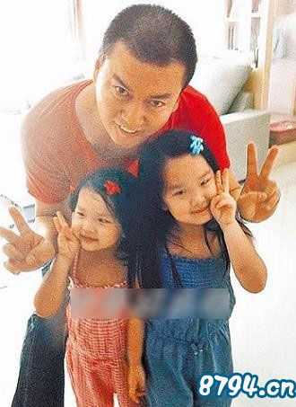 倪齐民和2个宝贝女儿