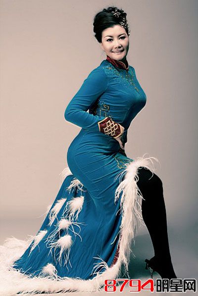 蒙古族女歌唱家“浩林潮尔”演唱特点分析