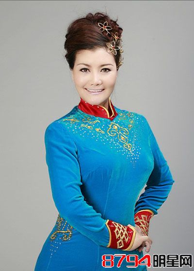 蒙古族女歌唱家“浩林潮尔”演唱特点分析