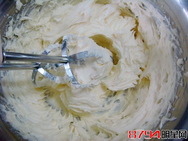 奶酪芝士奶油霜的做法 健康易做又好吃的奶油霜6