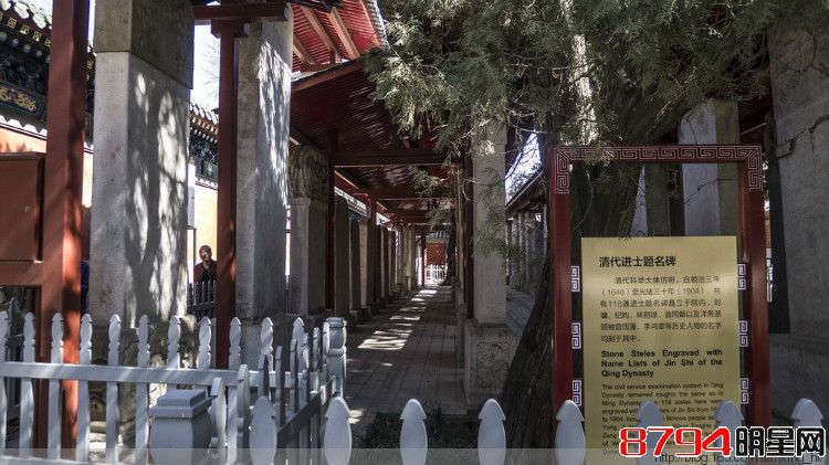 （原创）北京胡同之最--牌楼最多的胡同-国子监街（一）牌楼与孔庙，进士题名碑，大成门石鼓 - 漫步夕阳下 - 漫步夕阳下