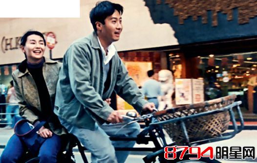 《甜蜜蜜》这段香港街头的单车爱情，早已成为华语电影经典瞬间。