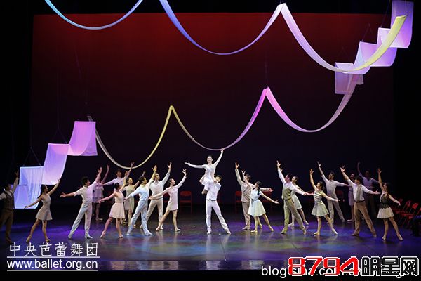 舞动青春 <wbr>镜像人生——中央芭蕾舞团《第六届芭蕾创意工作坊晚会》首演成功举行