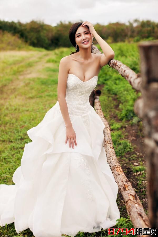 张歆艺披婚纱啦！做一个浪漫、甜美、性感的完美新娘