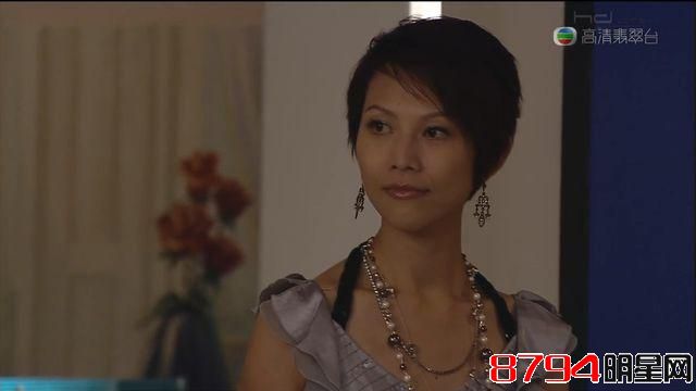 她是TVB最美的花旦，吴奇隆是她的初恋，如今家庭幸福美满