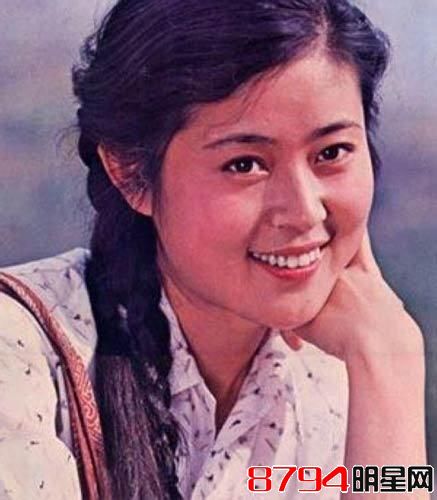 她是80年代最红的大众情人是金话筒主持人还是影后，她叫倪萍！