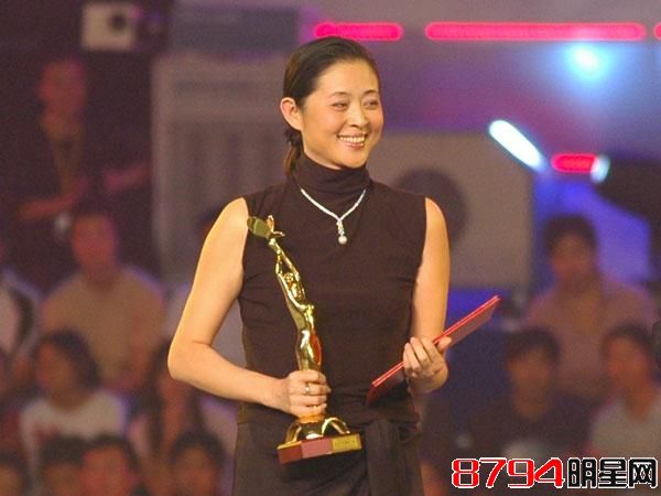 她是80年代最红的大众情人是金话筒主持人还是影后，她叫倪萍！