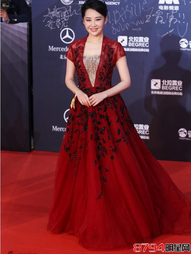 北京电影节闭幕式红地毯热闹非凡 撑颜值却是许晴朱茵等不老女神