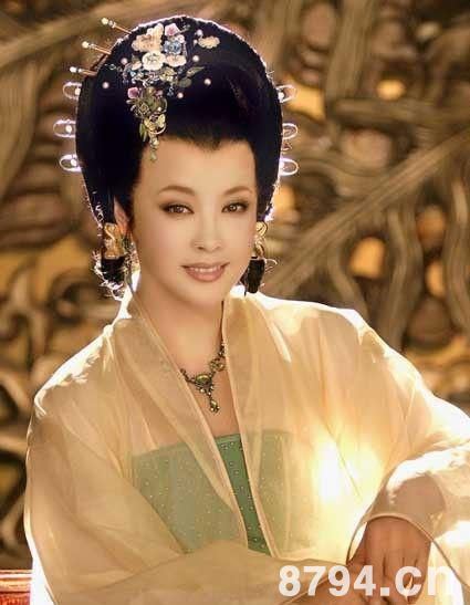 晚年再婚的刘晓庆和杨振宁惺惺相惜，王刚子孙同龄羡煞旁人