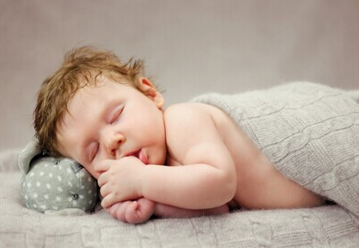 如何纠正宝宝睡倒觉 宝宝睡反觉的害处