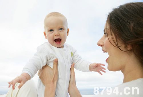 两个月宝宝的发育特点 两个月婴儿的成长特征