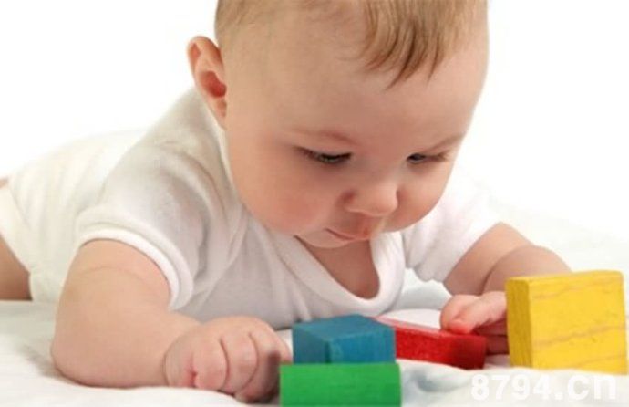 新生儿的益智开发小游戏 婴幼儿的智力训练运动