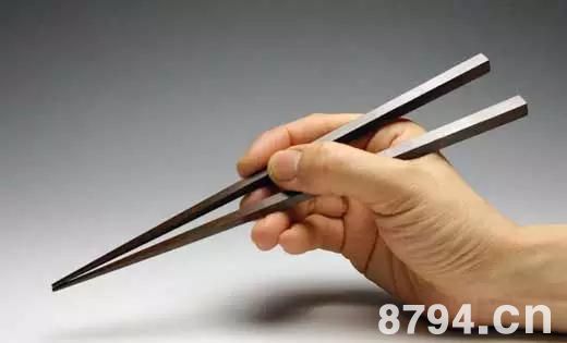 筷子之间藏着什么秘密 使用筷子的十大禁忌 筷子的正确拿法