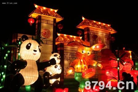 旧时北京灯节(元宵节)各寺庙会亦张灯结彩 但是流传下来的正月十五吃元宵