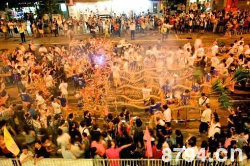 香港中秋节习俗“追月”忙