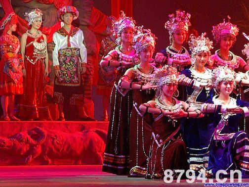 侗族婚俗礼仪唱花歌