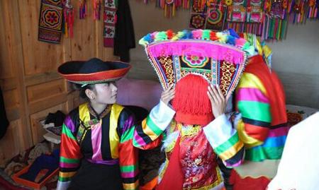 青海省土族婚礼习俗：能歌善舞的“纳什金” 