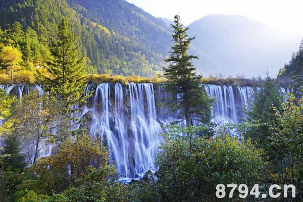 诺日朗瀑布树正瀑布介绍：瀑形的种种变化千姿万态举世罕见
