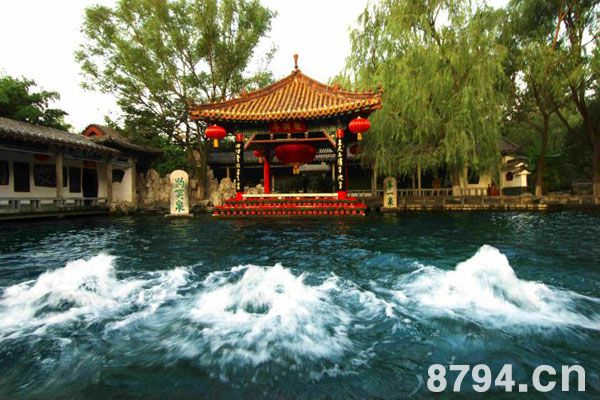 济南泉群:趵突泉是济南七十二泉之首 也是中国最称著的名泉之一