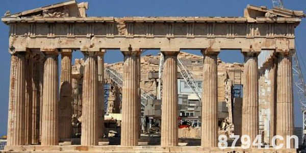 希腊柱式建筑有三种：多利亚式、爱奥尼亚式和科林斯式