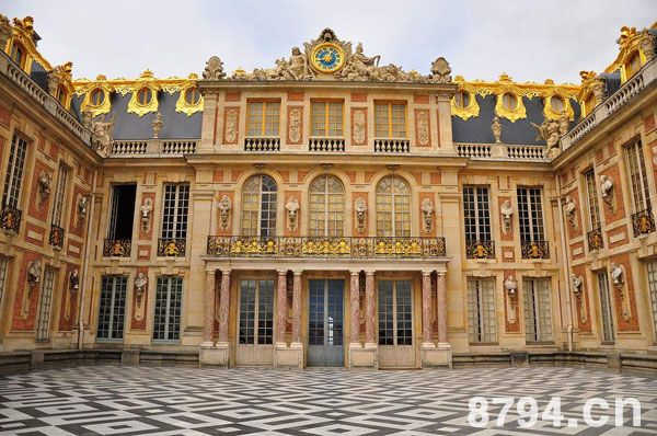 凡尔赛宫资料特点介绍：炫耀财富、标新立异、倾向自然、享乐荣耀