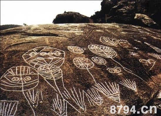 将军崖岩画:原始岩画是人类最早的造型艺术之一