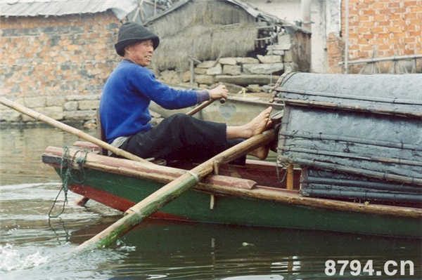绍兴水乡脚划船