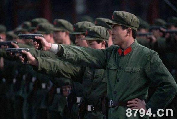 从《建军大业》看中国军服的演变：八角帽到贝雷帽