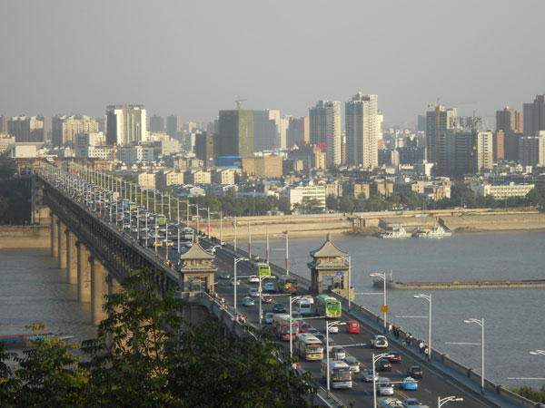 【南京长江大桥建于哪一年全长多少米】南京长