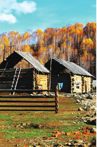 图瓦人住着自制的木屋，过着与世无争的世外生活。